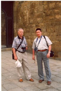 А.Н. Кирпичников и И.Л. Измайлов у ворот Дербент-кала. Август 2003 года.